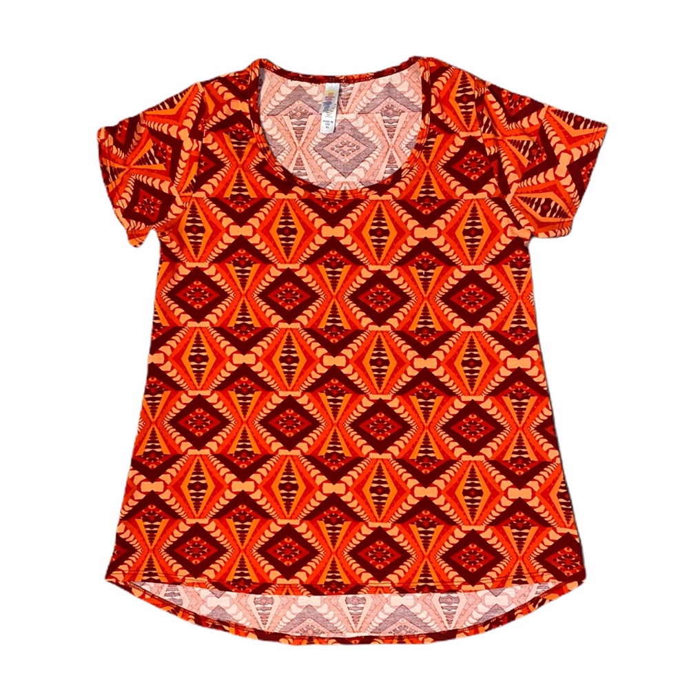 Cute top in vibrant colors of red and orange!